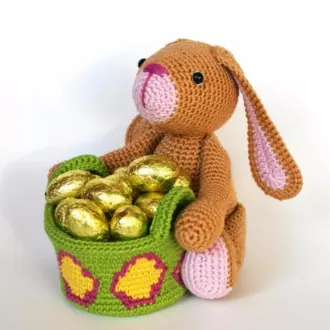 Пасхальный кролик с корзинкой