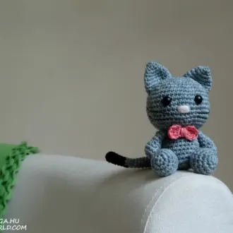 Маленький котенок-амигуруми
