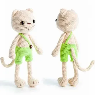 Кот в зелёных шортах
