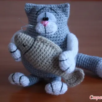 Котик с рыбкой