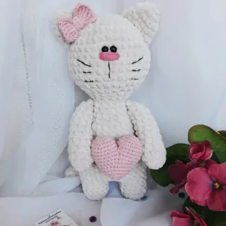 Кошечка зефирка с сердечком