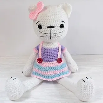 Кошечка в платье