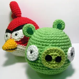 Птичка и хрюшка из игры Angry birds