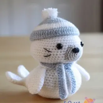 Морской котик в шапке