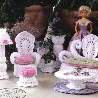 Вязаный набор ажурной мебели для куклы