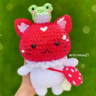 Мухоморкотик с лягушкой на голове
