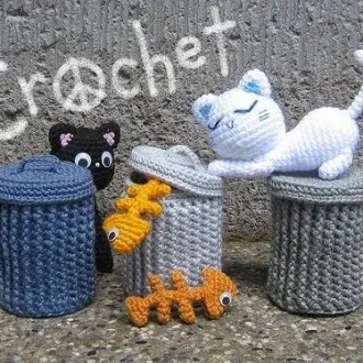 Котята на мусорном баке