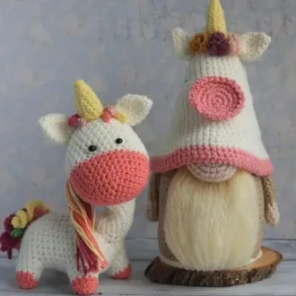 Единорог гном и игрушка