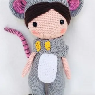 Лили в костюме мышки