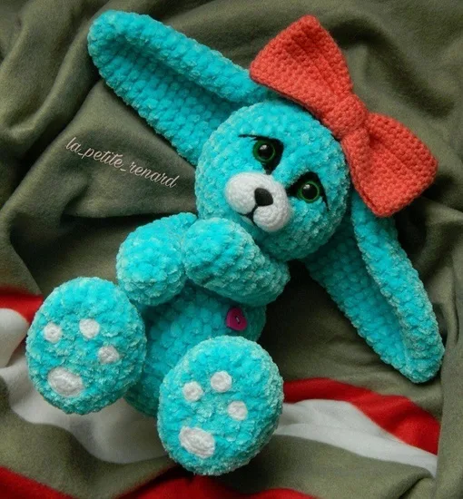 Лисичка фенек амигуруми связана крючком из плюшевой пряжи